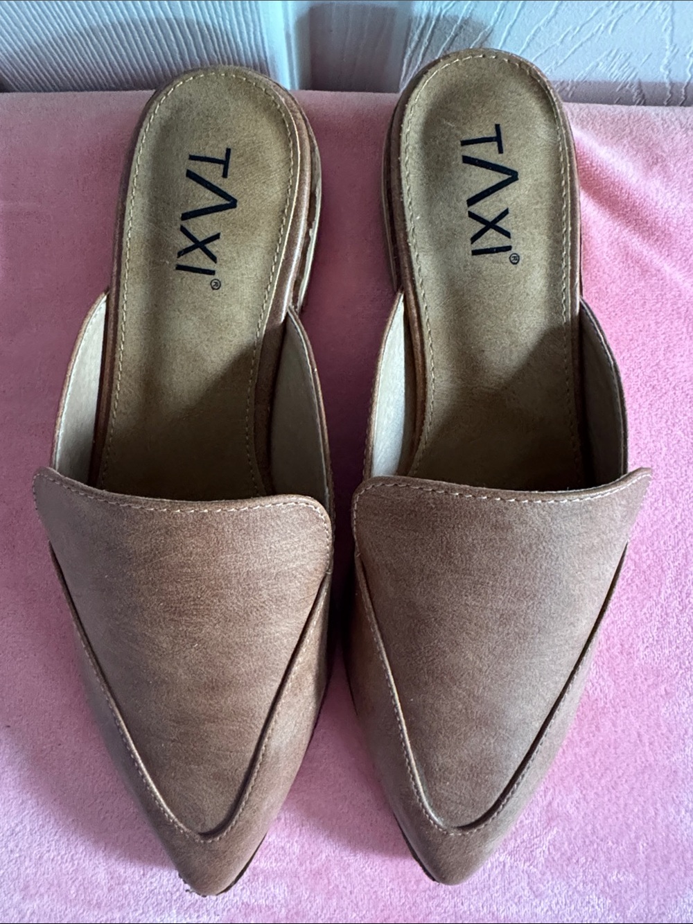 TAXI Women's Mocha Pointed-Toe Slip-On Mules